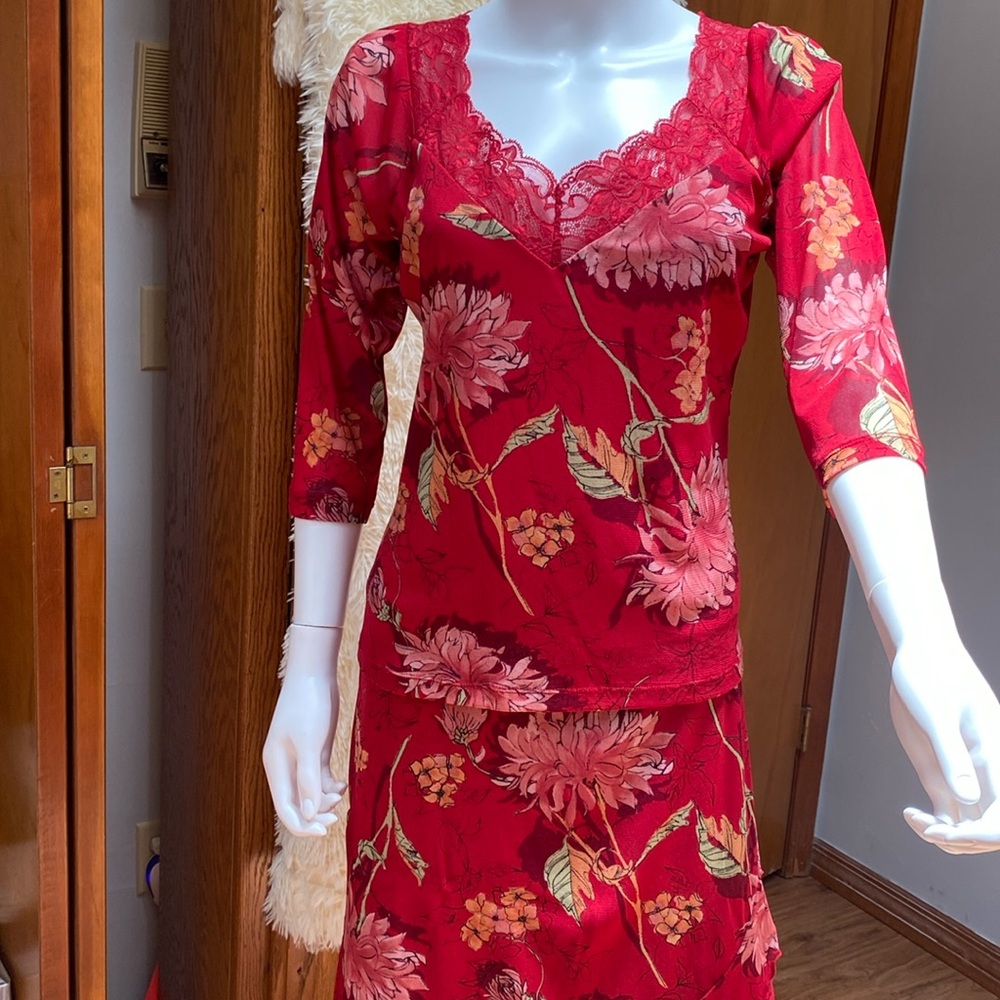Emma James Women’s Red Floral 2-piece Skirt & Top. Size L.